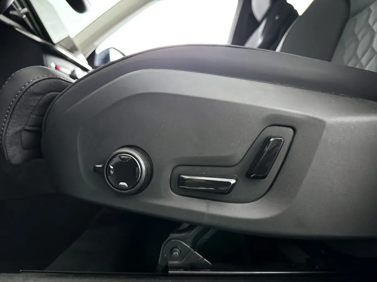 T8 Plug-in hybrid AWD Ultra Bright | SOH 100% | Panoramadak | 360° camera | Bowers & Wilkins | Luchtvering | Head-up display | Stoel- en Stuurverwarming