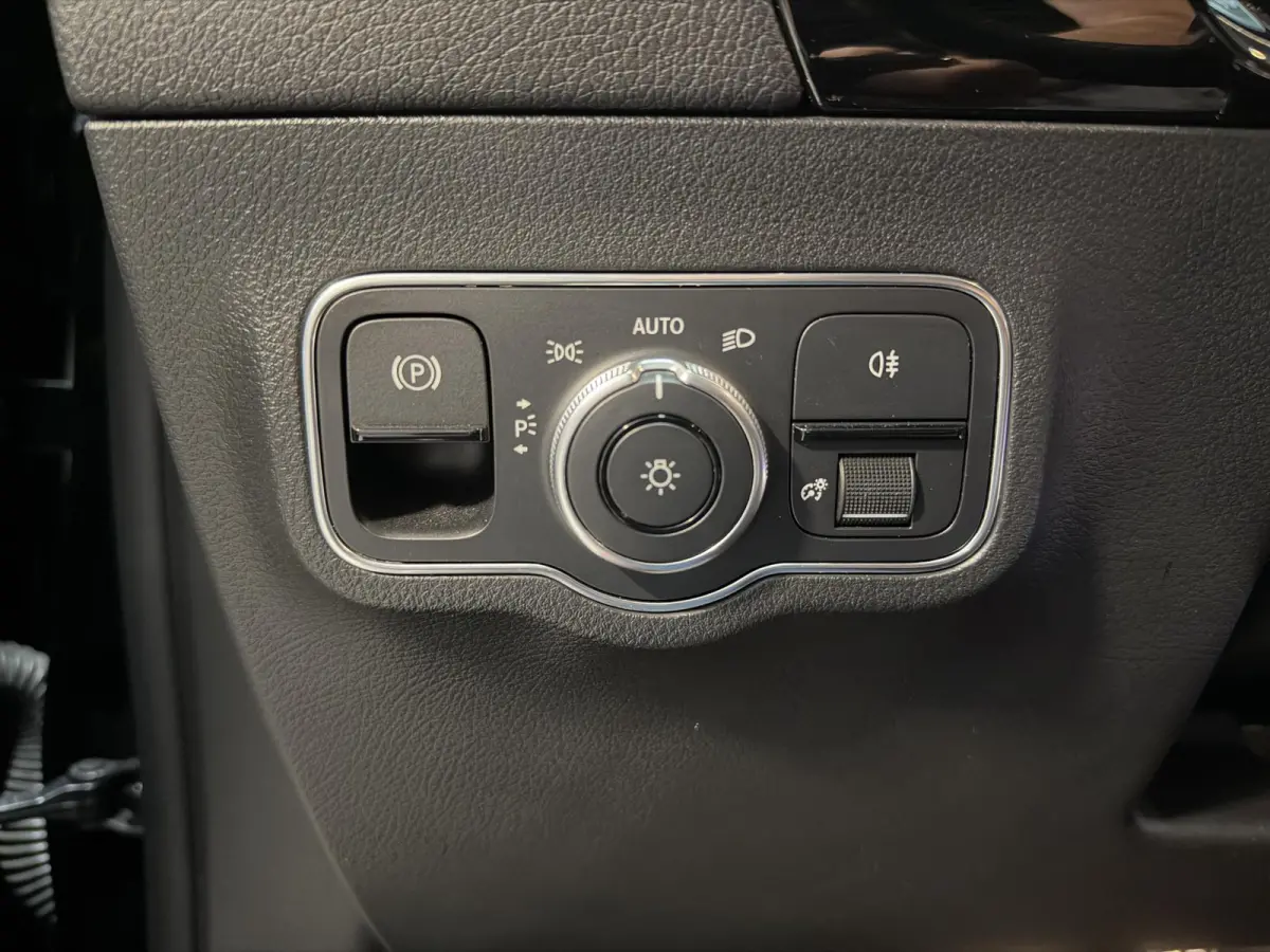 250 e AMG Line 18''/Dodehoek/Camera/Keyless/Sfeerverlichting/DAB/PDC v+a/Stoelverwarming/Apple Carplay & Android Auto