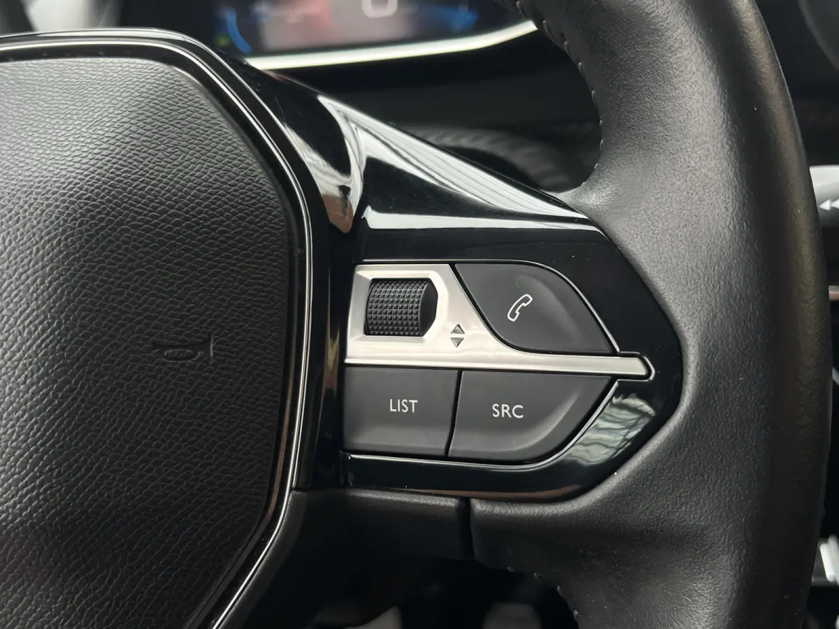 PureTech 100 Allure | Carplay/Android Auto | Navigatie | Bluetooth | Parkeersensoren achter | Climate Control | Cruise Control |