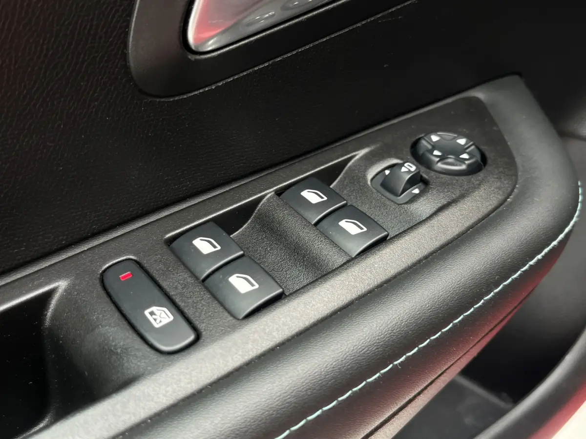 PureTech 100 Allure | Carplay/Android Auto | Navigatie | Bluetooth | Parkeersensoren achter | Climate Control | Cruise Control |