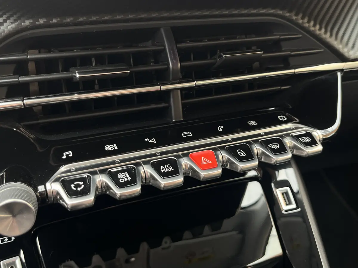 PureTech 100 Allure | Carplay/Android Auto | Navigatie | Bluetooth | Parkeersensoren achter | Climate Control | Cruise Control |