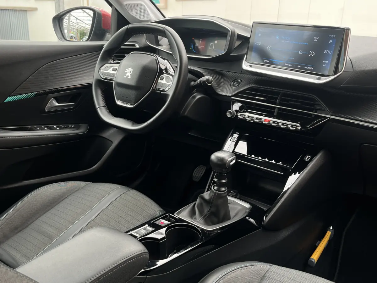 PureTech 100 Allure | Carplay/Android Auto | Navigatie | Bluetooth | Parkeersensoren achter | Climate Control | Cruise Control |