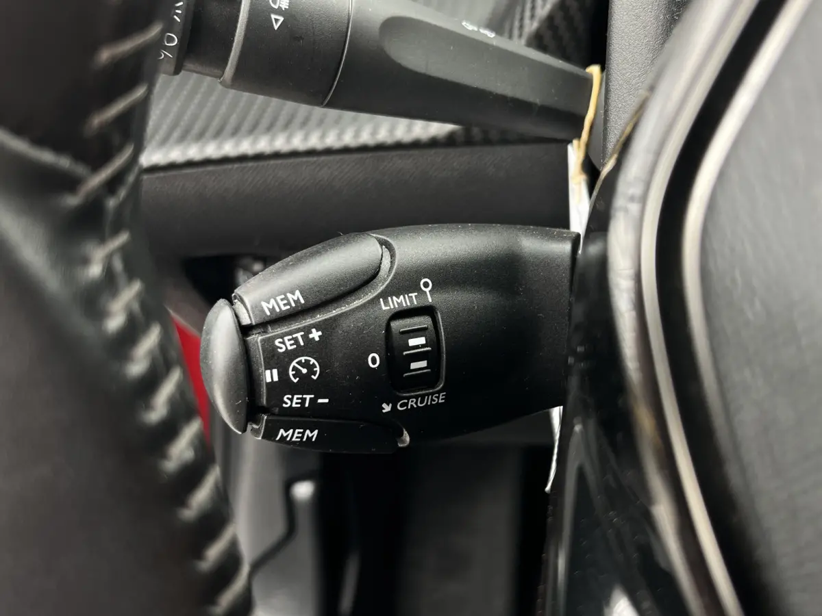 PureTech 100 Allure | Carplay/Android Auto | Navigatie | Bluetooth | Parkeersensoren achter | Climate Control | Cruise Control |