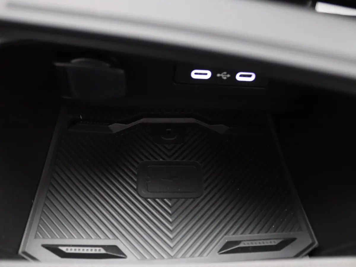 Hybrid 155pk Limited Edition Rondomzicht camera | Apple Carplay/Android Auto