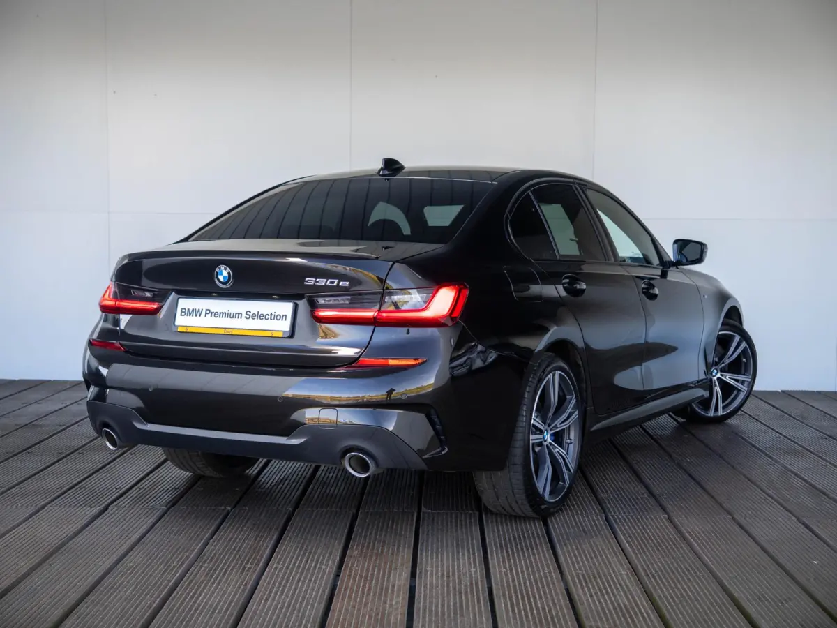 330e SoH 82% | M Sportpakket | Comfort Access | Stoelverwarming | HiFi System | 19 inch | Elektrisch verstelbare stoelen