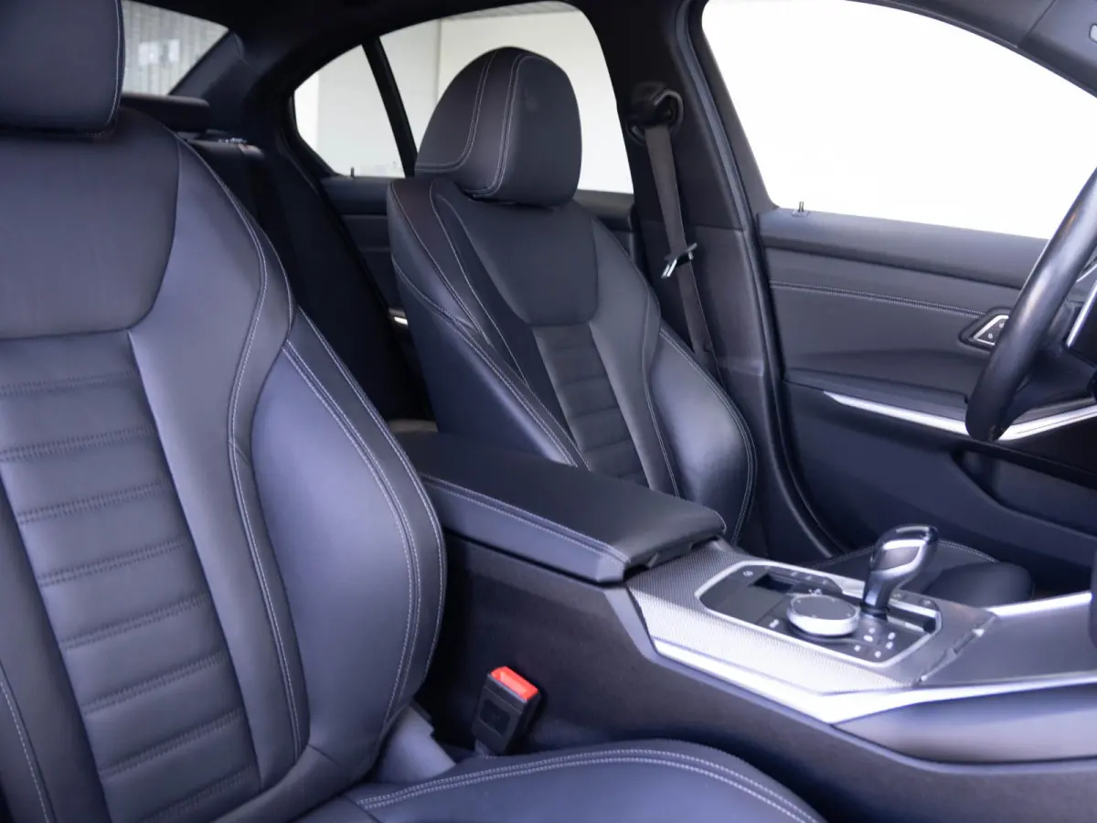 330e SoH 82% | M Sportpakket | Comfort Access | Stoelverwarming | HiFi System | 19 inch | Elektrisch verstelbare stoelen