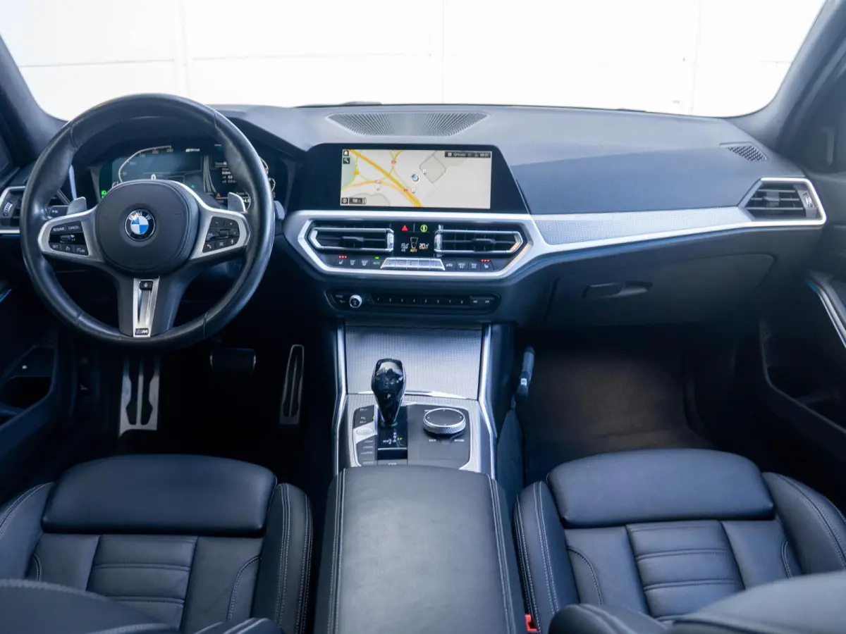 330e SoH 82% | M Sportpakket | Comfort Access | Stoelverwarming | HiFi System | 19 inch | Elektrisch verstelbare stoelen