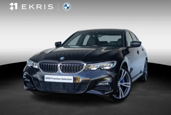 330e | M Sportpakket | Comfort Access | Stoelverwarming | HiFi System | 19 inch | Elektrisch verstelbare stoelen
