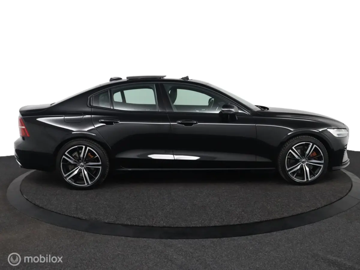2.0 Recharge T6 AWD R-Design | Panoramadak | 360 Camera | BLISS | Adaptive Cruise| SOH 100% | Verwarmbaar stuurwiel & Voorstoelen | 19" Velgen