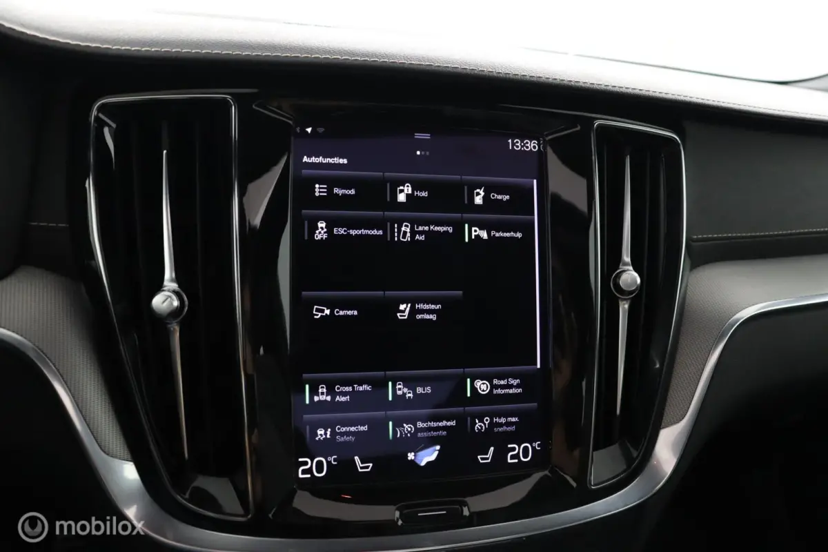 2.0 Recharge T6 AWD R-Design | Panoramadak | 360 Camera | BLISS | Adaptive Cruise| SOH 100% | Verwarmbaar stuurwiel & Voorstoelen | 19" Velgen