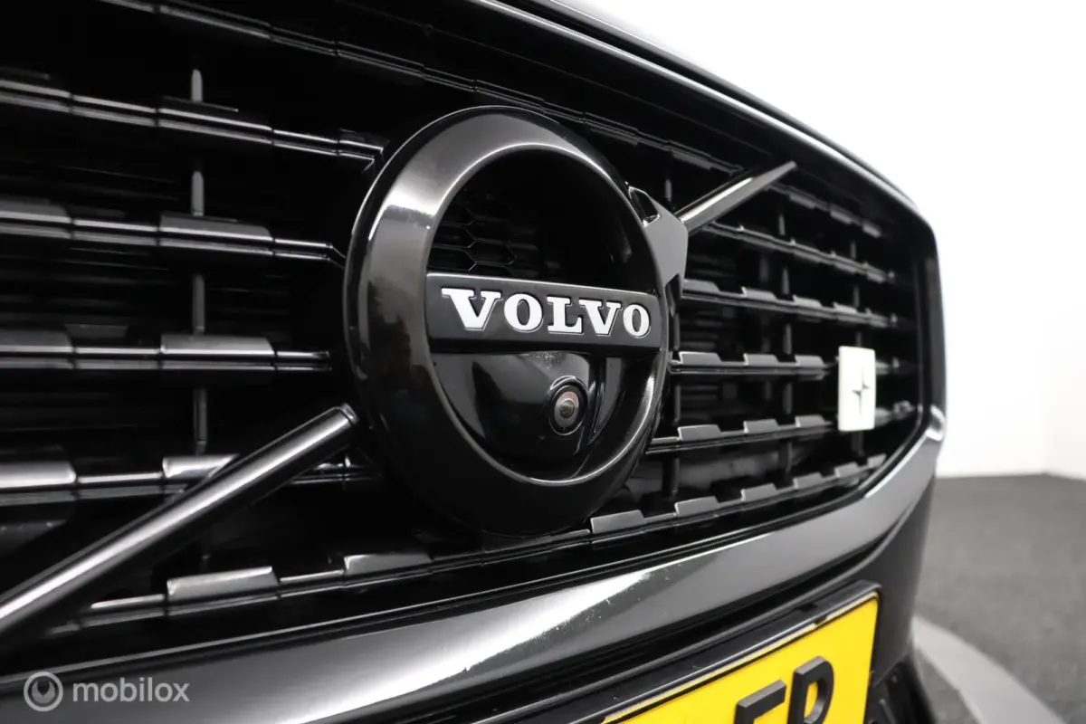2.0 Recharge T6 AWD R-Design | Panoramadak | 360 Camera | BLISS | Adaptive Cruise| SOH 100% | Verwarmbaar stuurwiel & Voorstoelen | 19" Velgen