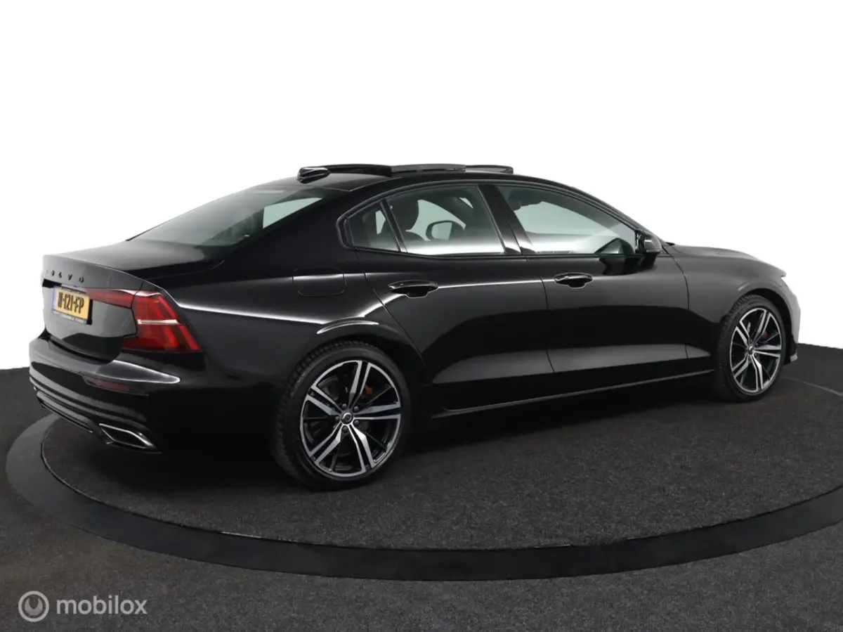 2.0 Recharge T6 AWD R-Design | Panoramadak | 360 Camera | BLISS | Adaptive Cruise| SOH 100% | Verwarmbaar stuurwiel & Voorstoelen | 19" Velgen