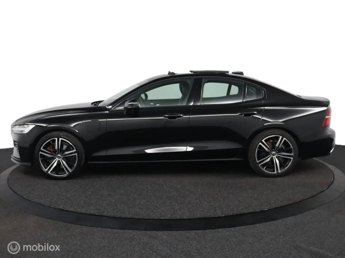 2.0 Recharge T6 AWD R-Design | Panoramadak | 360 Camera | BLISS | Adaptive Cruise| SOH 100% | Verwarmbaar stuurwiel & Voorstoelen | 19" Velgen