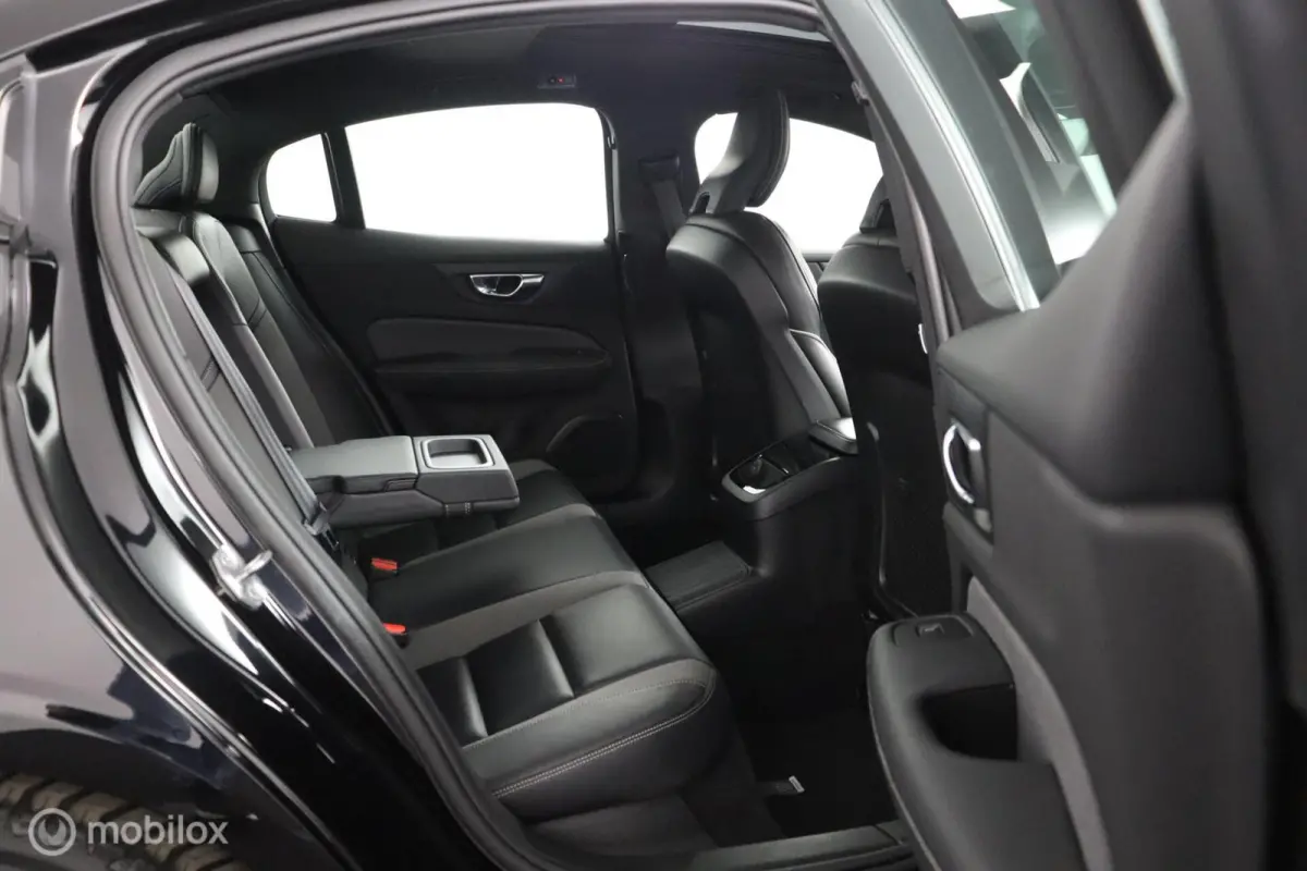 2.0 Recharge T6 AWD R-Design | Panoramadak | 360 Camera | BLISS | Adaptive Cruise| SOH 100% | Verwarmbaar stuurwiel & Voorstoelen | 19" Velgen