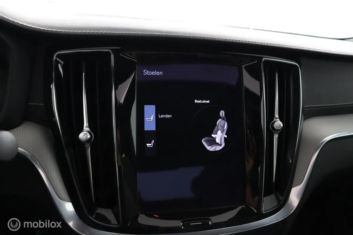 2.0 Recharge T6 AWD R-Design | Panoramadak | 360 Camera | BLISS | Adaptive Cruise| SOH 100% | Verwarmbaar stuurwiel & Voorstoelen | 19" Velgen