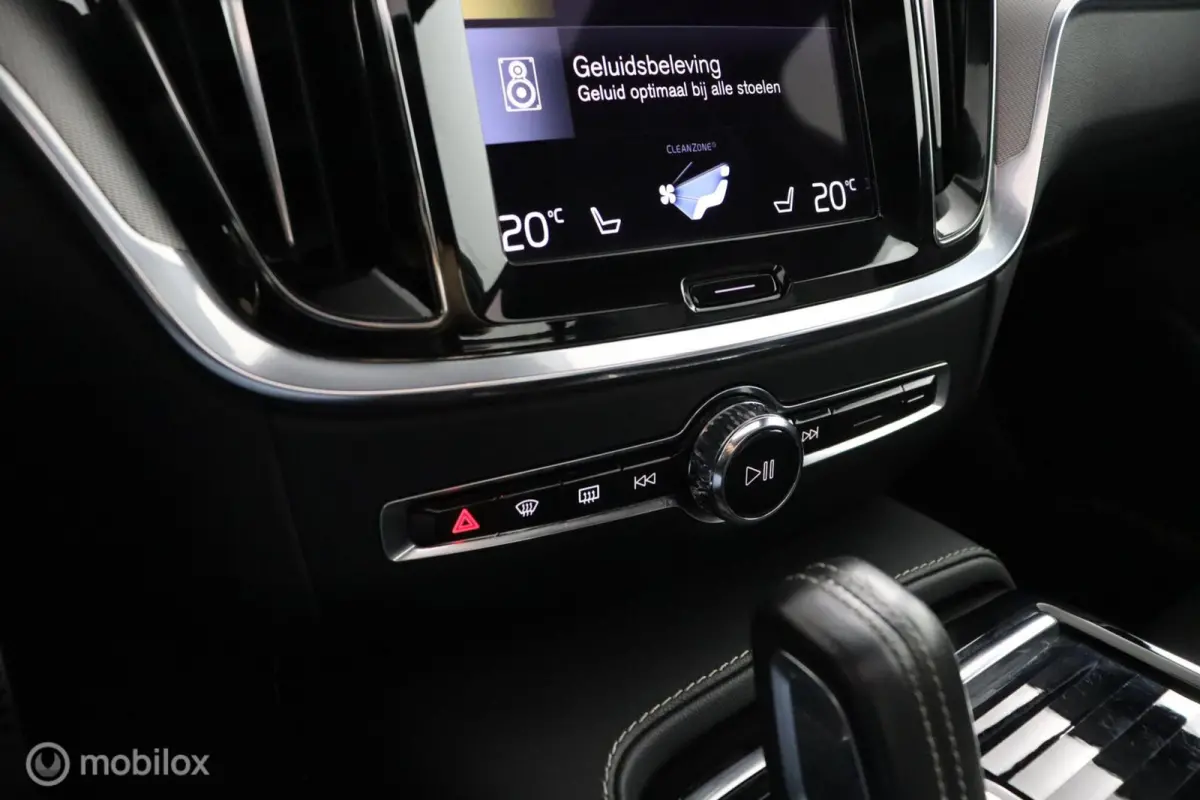 2.0 Recharge T6 AWD R-Design | Panoramadak | 360 Camera | BLISS | Adaptive Cruise| SOH 100% | Verwarmbaar stuurwiel & Voorstoelen | 19" Velgen