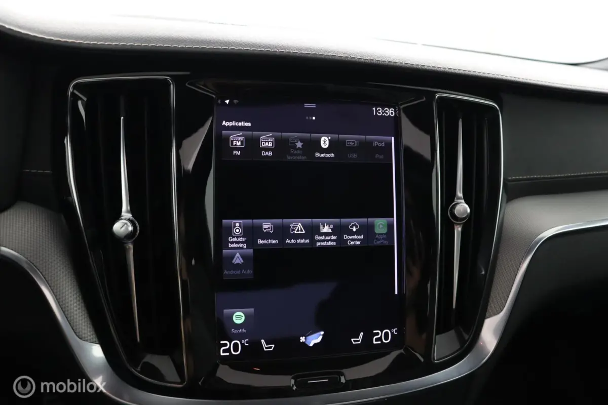 2.0 Recharge T6 AWD R-Design | Panoramadak | 360 Camera | BLISS | Adaptive Cruise| SOH 100% | Verwarmbaar stuurwiel & Voorstoelen | 19" Velgen