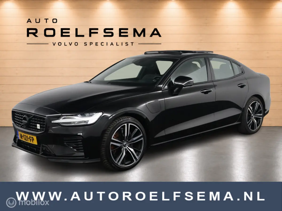 2.0 Recharge T6 AWD R-Design | Panoramadak | 360 Camera | BLISS | Adaptive Cruise| SOH 100% | Verwarmbaar stuurwiel & Voorstoelen | 19" Velgen