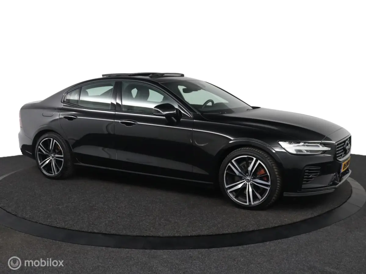 2.0 Recharge T6 AWD R-Design | Panoramadak | 360 Camera | BLISS | Adaptive Cruise| SOH 100% | Verwarmbaar stuurwiel & Voorstoelen | 19" Velgen