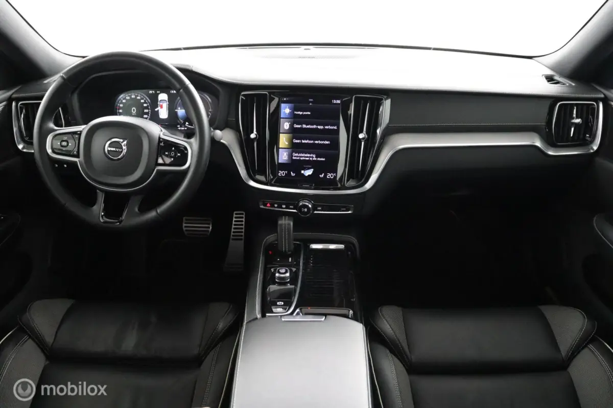 2.0 Recharge T6 AWD R-Design | Panoramadak | 360 Camera | BLISS | Adaptive Cruise| SOH 100% | Verwarmbaar stuurwiel & Voorstoelen | 19" Velgen