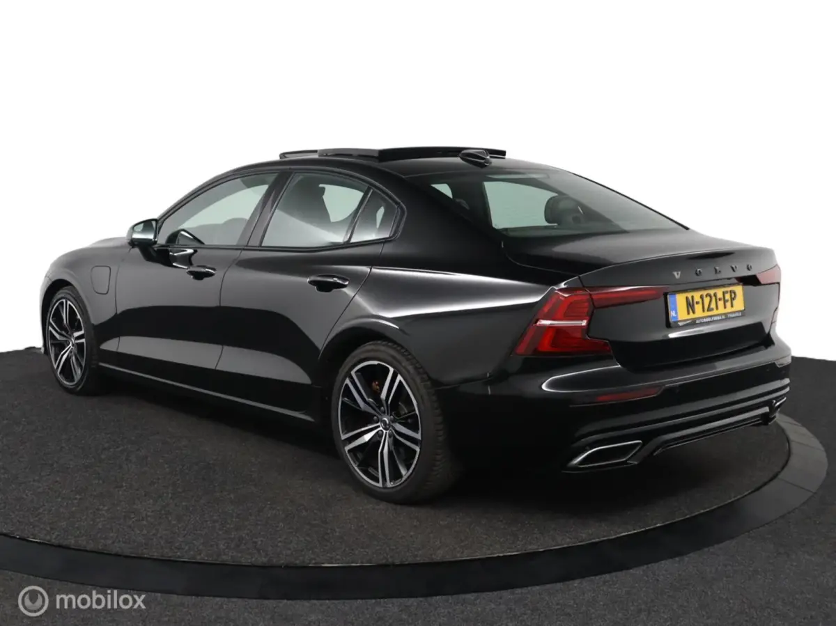 2.0 Recharge T6 AWD R-Design | Panoramadak | 360 Camera | BLISS | Adaptive Cruise| SOH 100% | Verwarmbaar stuurwiel & Voorstoelen | 19" Velgen