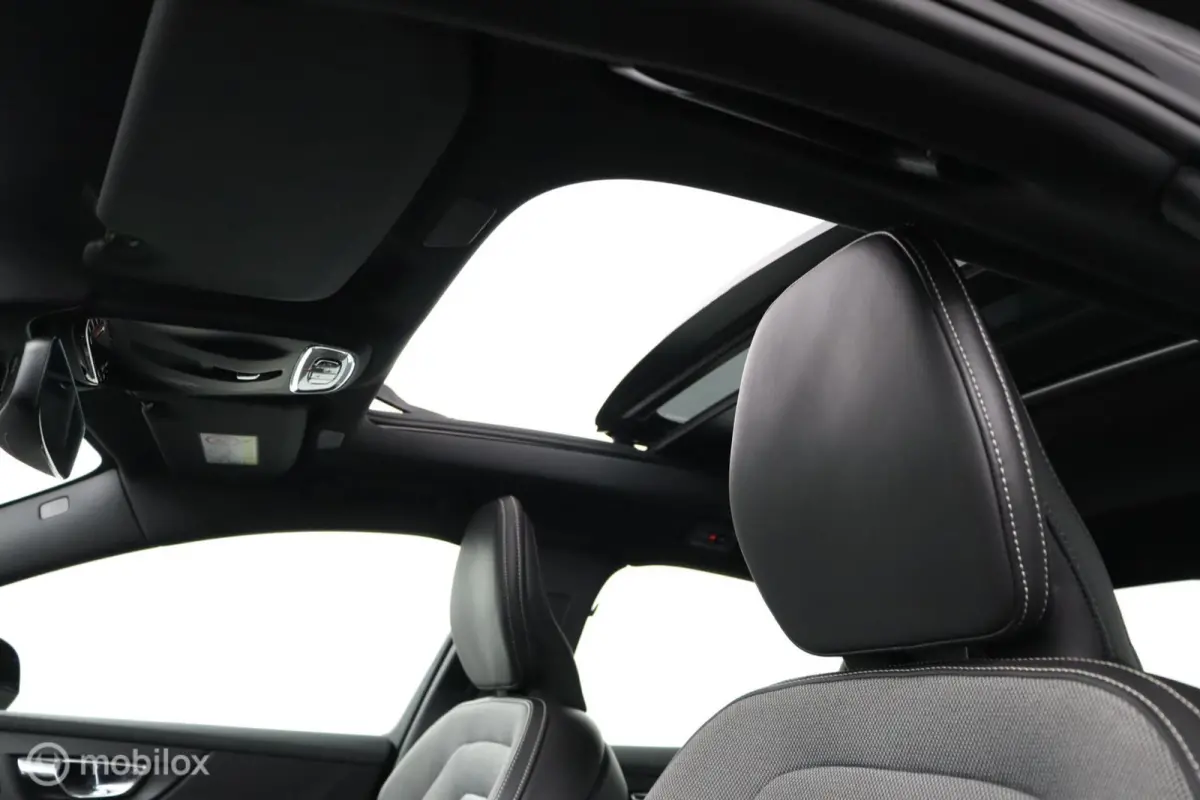 2.0 Recharge T6 AWD R-Design | Panoramadak | 360 Camera | BLISS | Adaptive Cruise| SOH 100% | Verwarmbaar stuurwiel & Voorstoelen | 19" Velgen