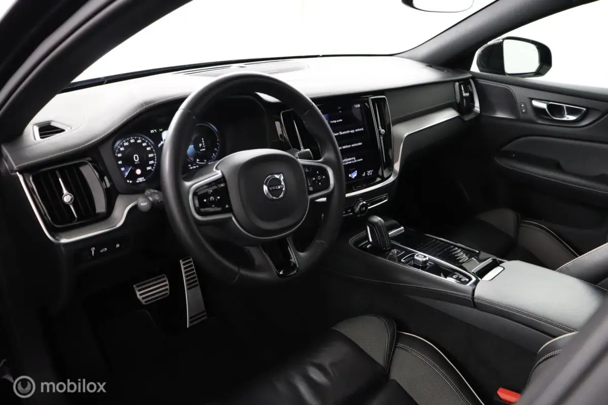 2.0 Recharge T6 AWD R-Design | Panoramadak | 360 Camera | BLISS | Adaptive Cruise| SOH 100% | Verwarmbaar stuurwiel & Voorstoelen | 19" Velgen