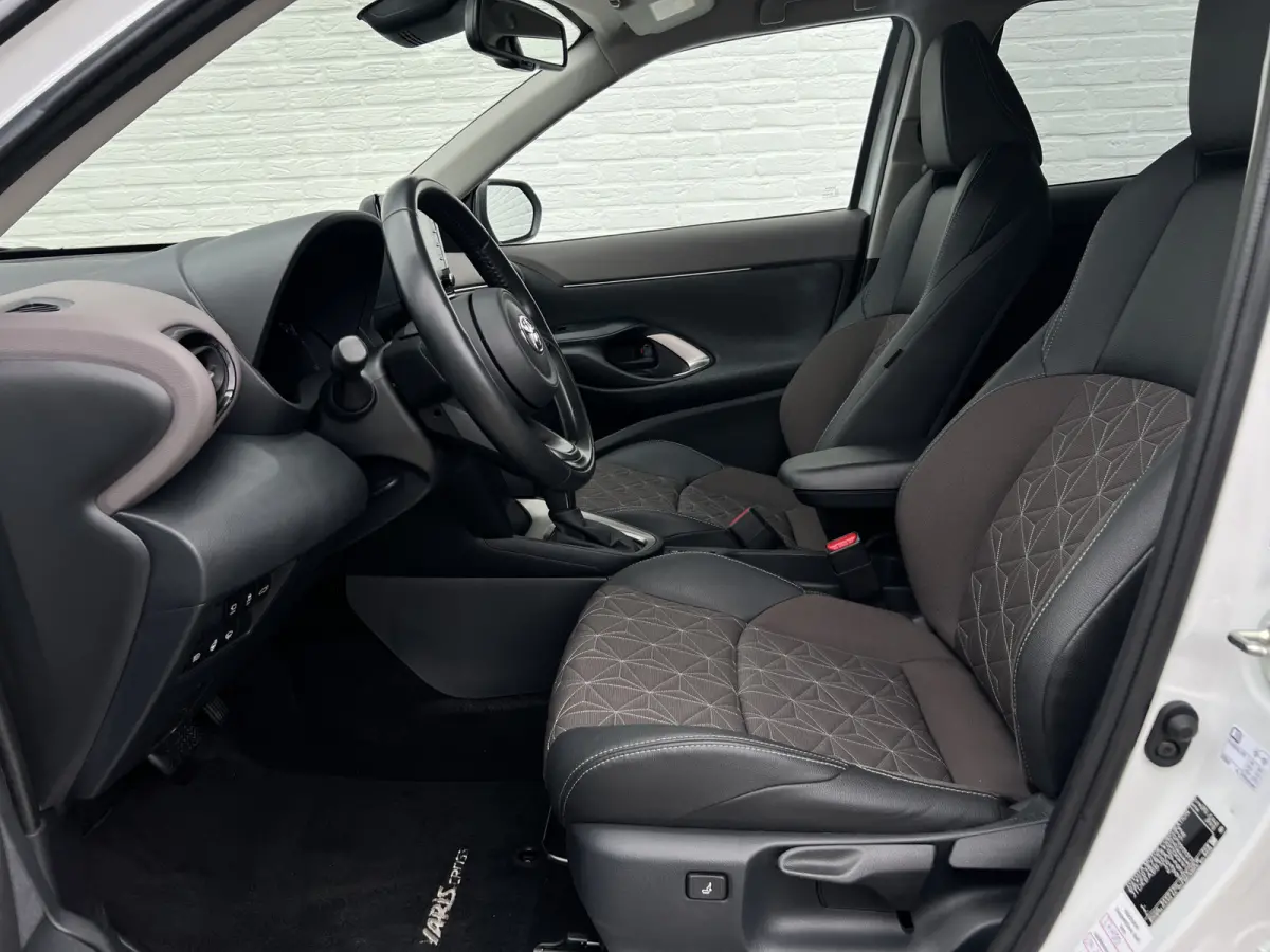 1.5 Hybrid Executive | Navi | 360 Camera | Carplay | Dodehoek | Winter Pack
