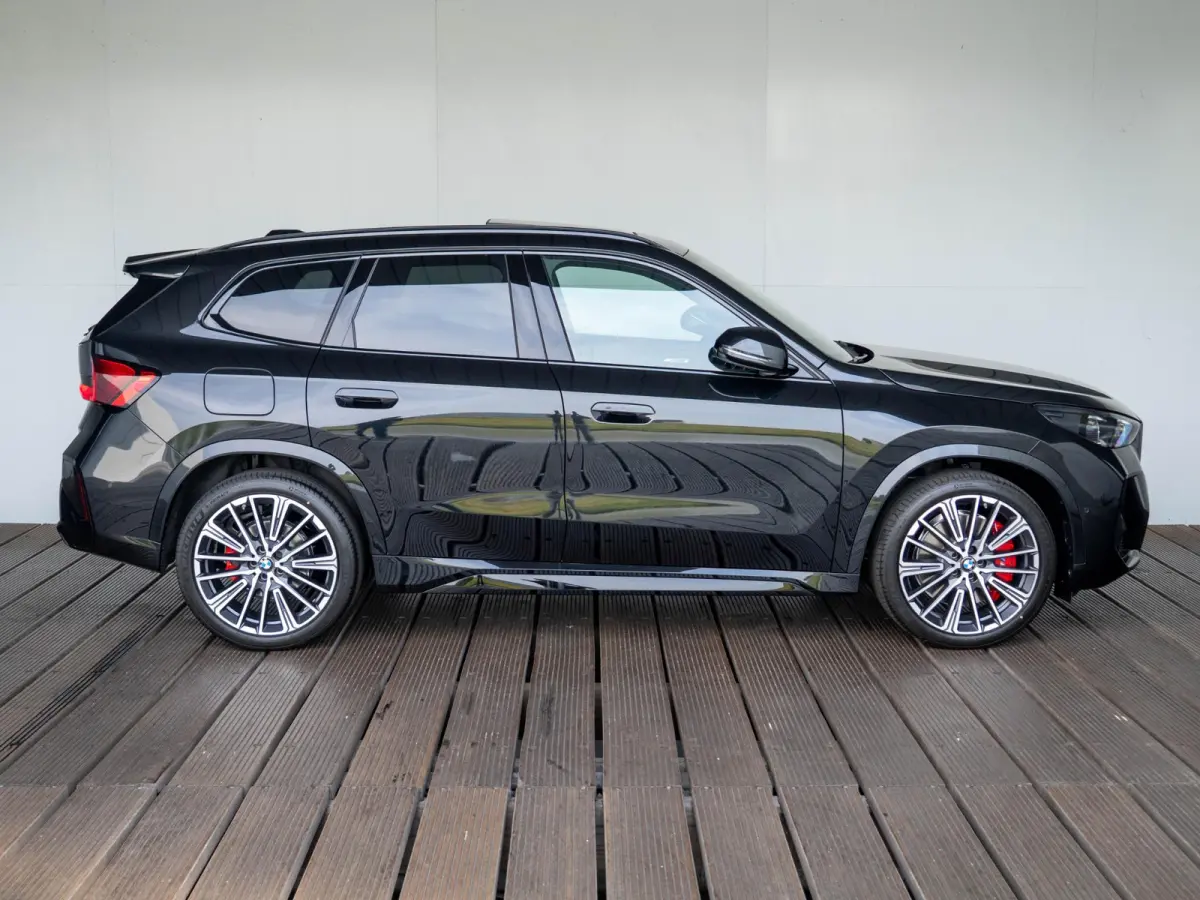 xDrive25e | M Sportpakket Pro | Premium Pack | 20 inch | Stuurwielverwarming | M Adaptief onderstel | Driving Assistent Plus | Trekhaak