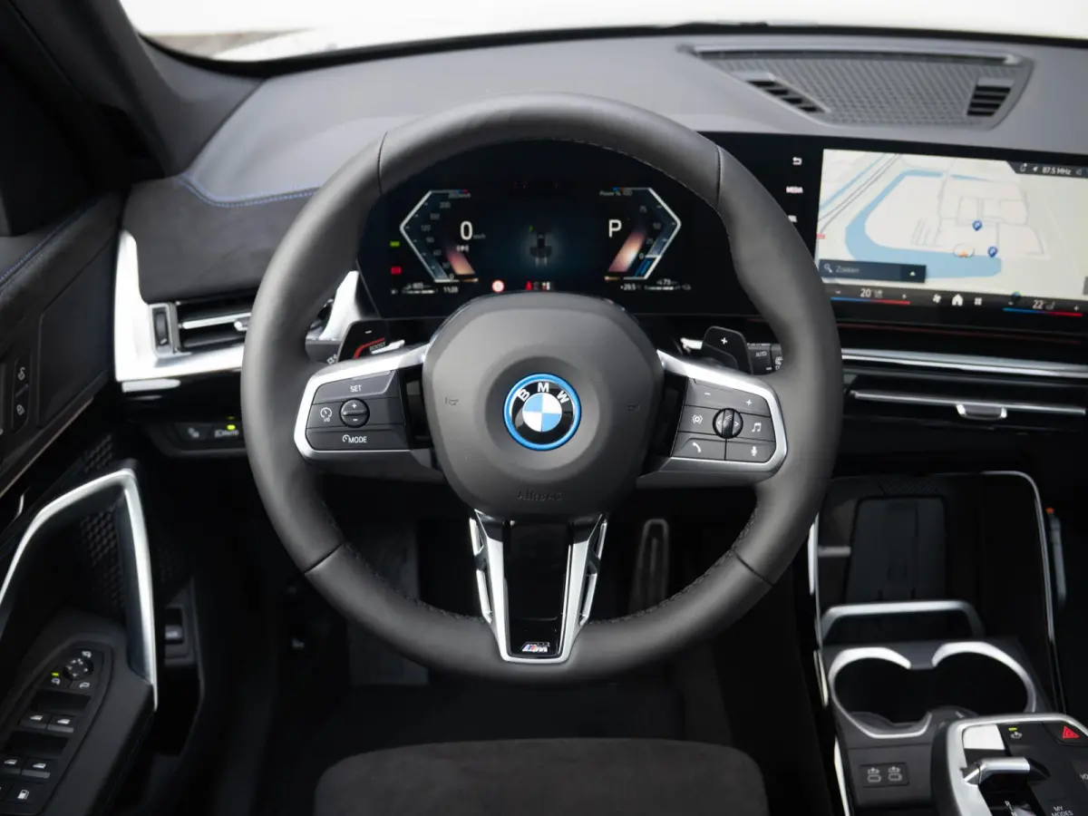 xDrive25e | M Sportpakket Pro | Premium Pack | 20 inch | Stuurwielverwarming | M Adaptief onderstel | Driving Assistent Plus | Trekhaak