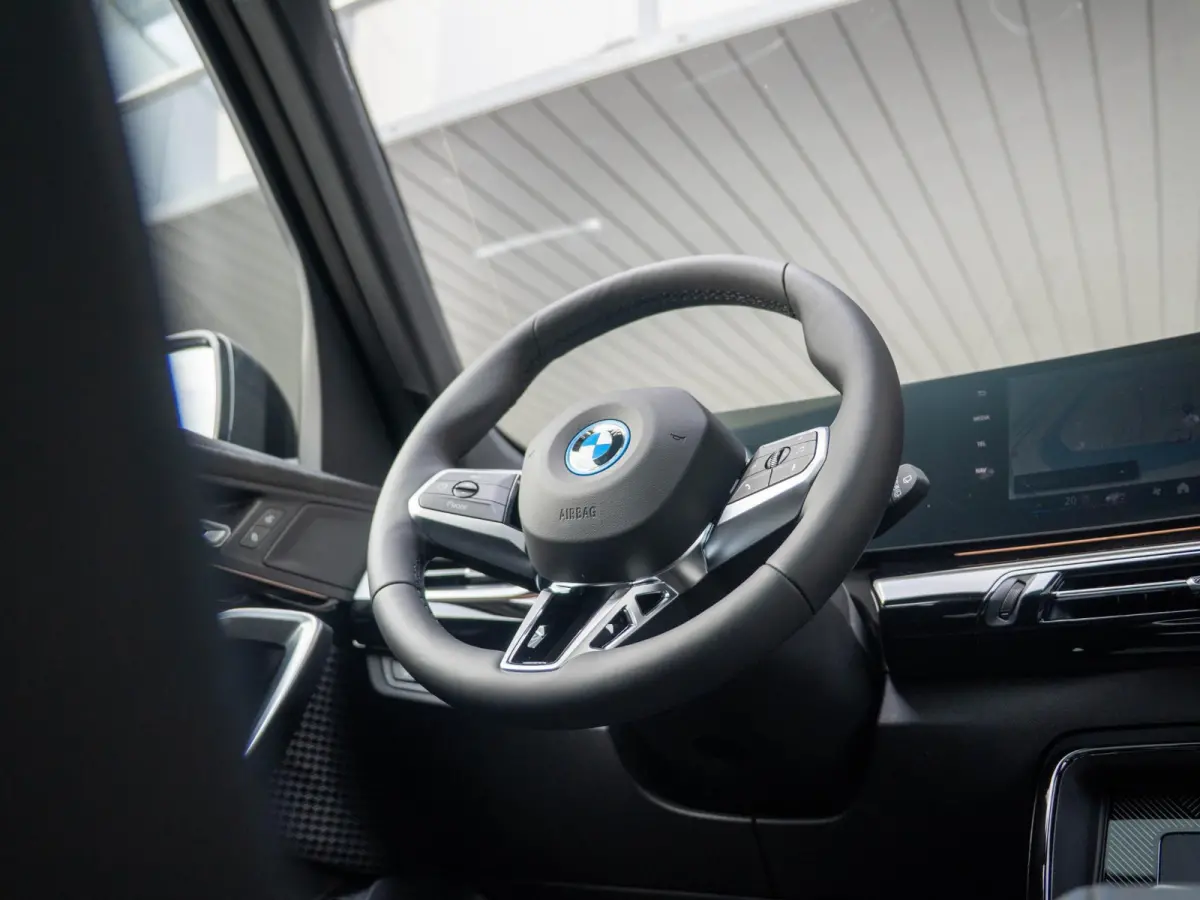 xDrive25e | M Sportpakket Pro | Premium Pack | 20 inch | Stuurwielverwarming | M Adaptief onderstel | Driving Assistent Plus | Trekhaak
