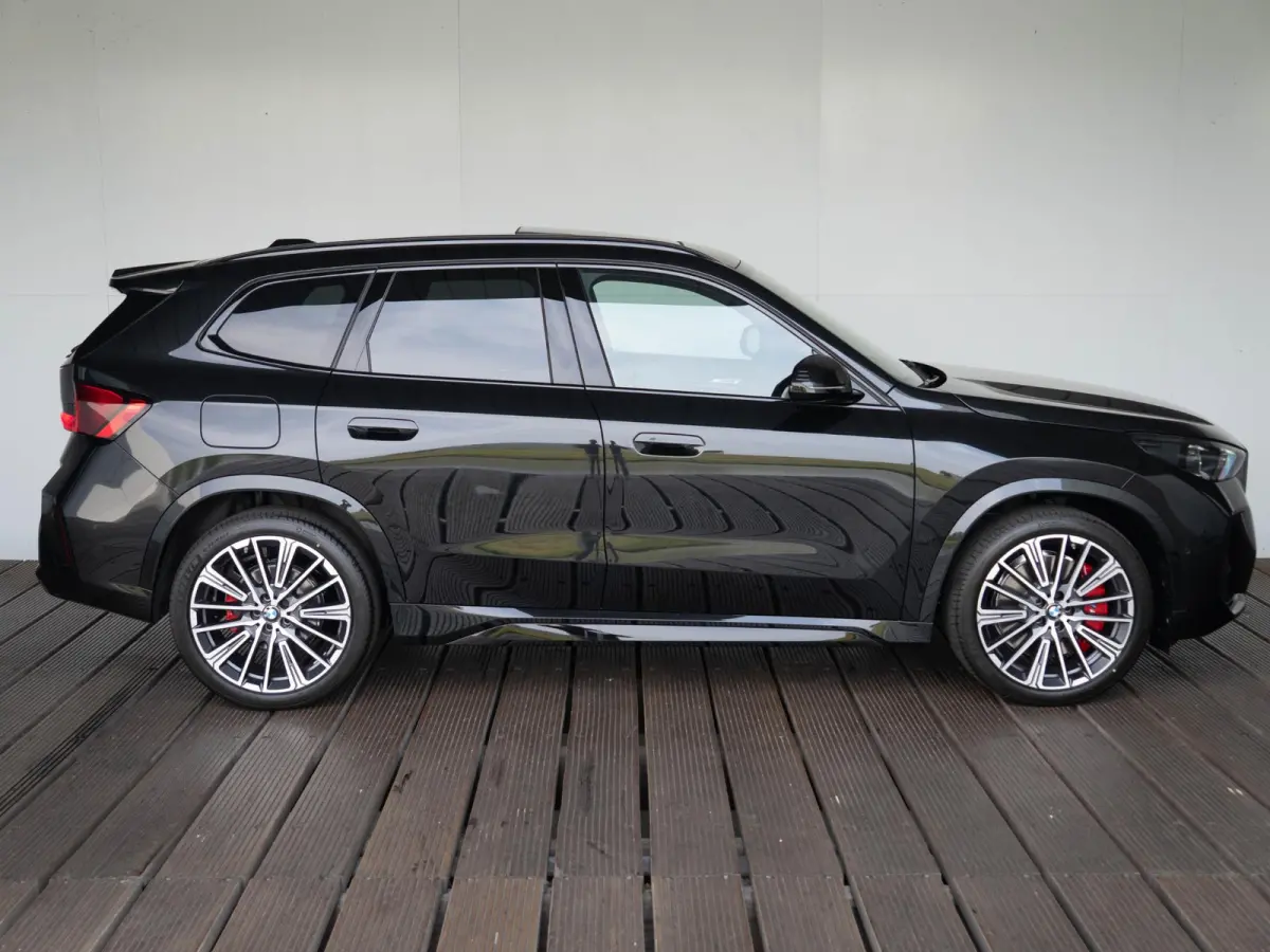 xDrive25e | M Sportpakket Pro | Premium Pack | 20 inch | Stuurwielverwarming | M Adaptief onderstel | Driving Assistent Plus | Trekhaak