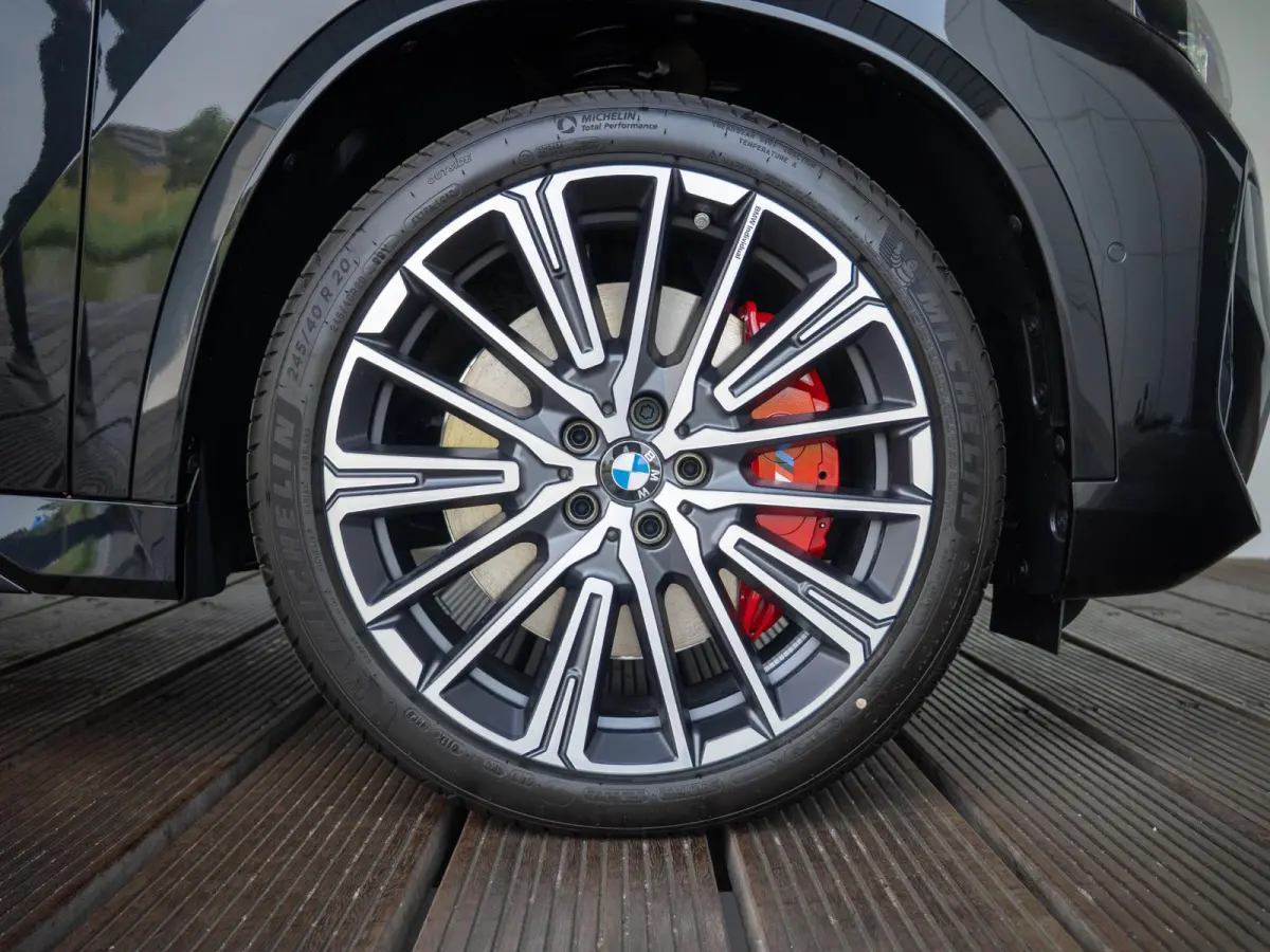 xDrive25e | M Sportpakket Pro | Premium Pack | 20 inch | Stuurwielverwarming | M Adaptief onderstel | Driving Assistent Plus | Trekhaak