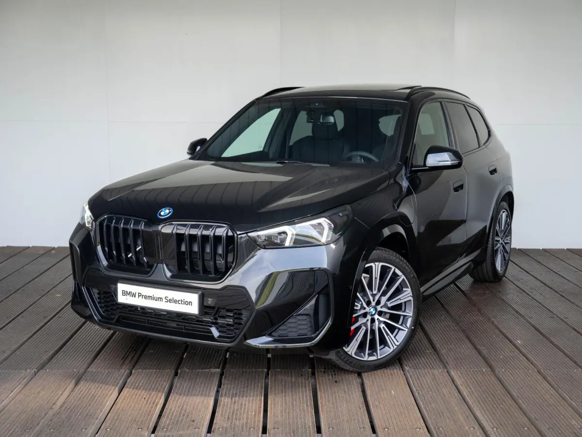 xDrive25e | M Sportpakket Pro | Premium Pack | 20 inch | Stuurwielverwarming | M Adaptief onderstel | Driving Assistent Plus | Trekhaak