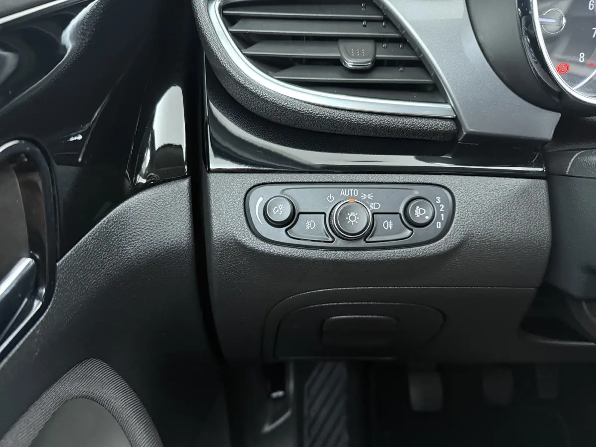 1.4 Turbo Online Edition | Parkeersensor achter | Parkeersensor voor | Trekhaak met afneembare kogel