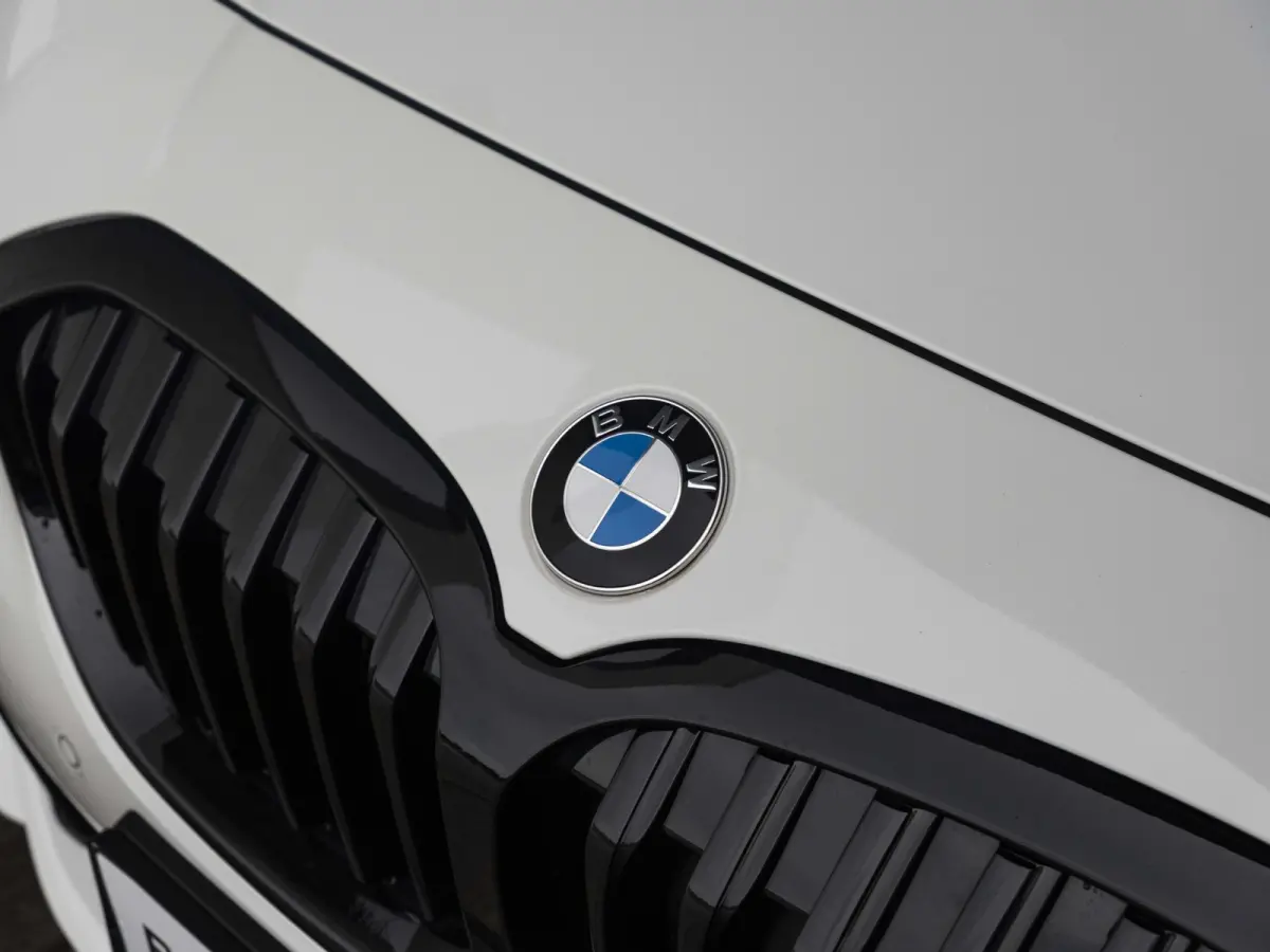 118i | M Sportpakket | 17 inch | Parking Assistant | M Sport Steering | Achteruitrijcamera | Sportstoelen | Cruise Control