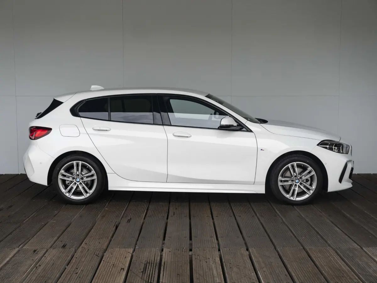 118i | M Sportpakket | 17 inch | Parking Assistant | M Sport Steering | Achteruitrijcamera | Sportstoelen | Cruise Control