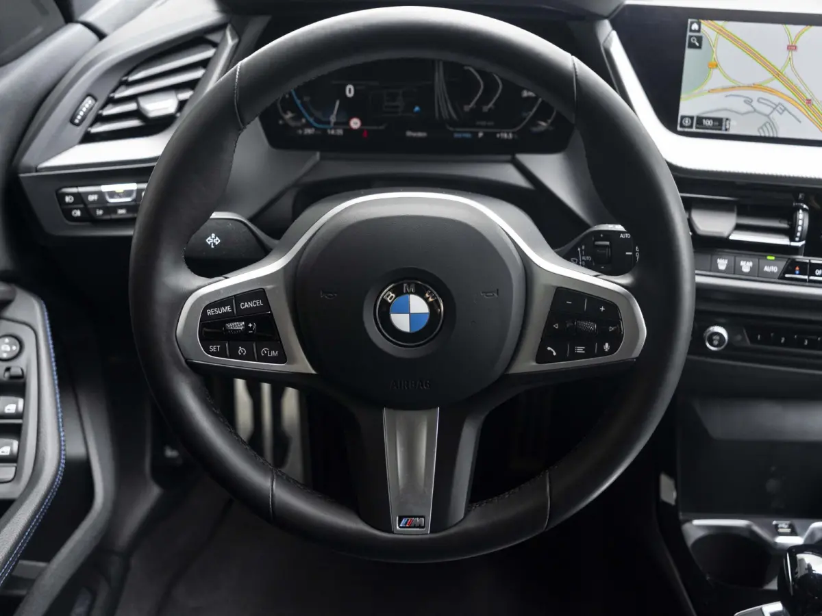 118i | M Sportpakket | 17 inch | Parking Assistant | M Sport Steering | Achteruitrijcamera | Sportstoelen | Cruise Control