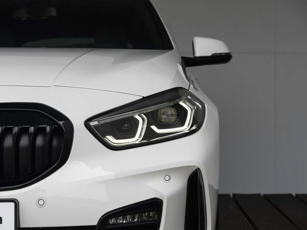 118i | M Sportpakket | 17 inch | Parking Assistant | M Sport Steering | Achteruitrijcamera | Sportstoelen | Cruise Control