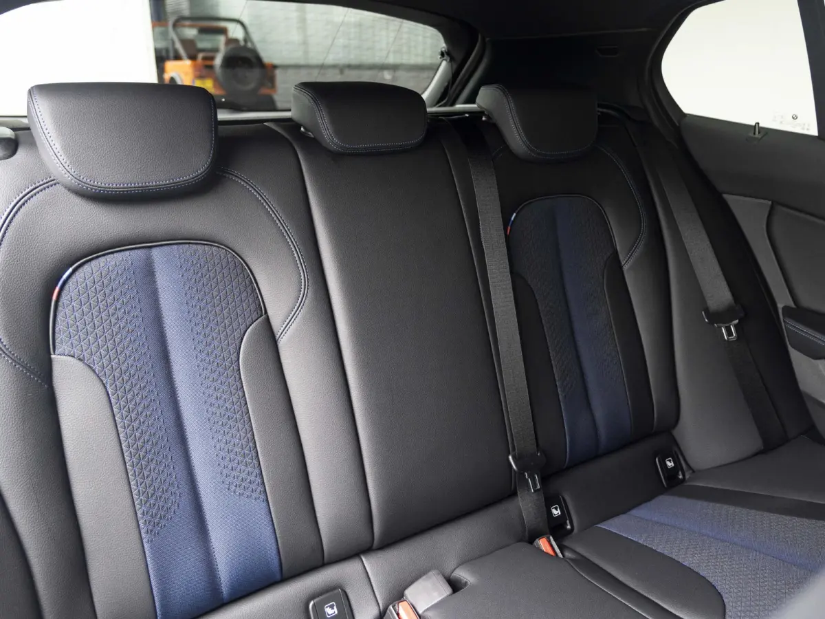 118i | M Sportpakket | 17 inch | Parking Assistant | M Sport Steering | Achteruitrijcamera | Sportstoelen | Cruise Control