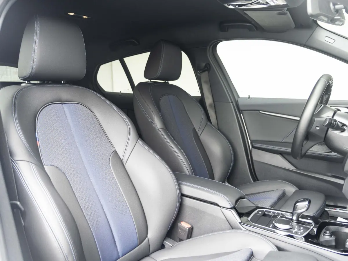 118i | M Sportpakket | 17 inch | Parking Assistant | M Sport Steering | Achteruitrijcamera | Sportstoelen | Cruise Control