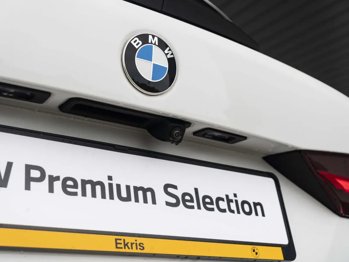 118i | M Sportpakket | 17 inch | Parking Assistant | M Sport Steering | Achteruitrijcamera | Sportstoelen | Cruise Control