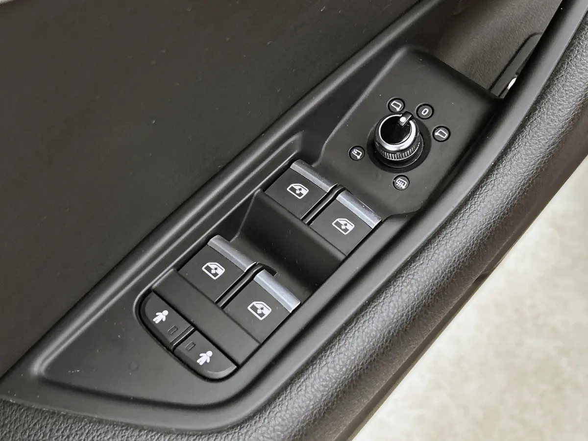 40 TFSI Sport S-line Edition(NL-auto, Goed OnderH, Trekhaak, StoelV, Climate Con, Navi, PDC, Cruise Con, Etc)