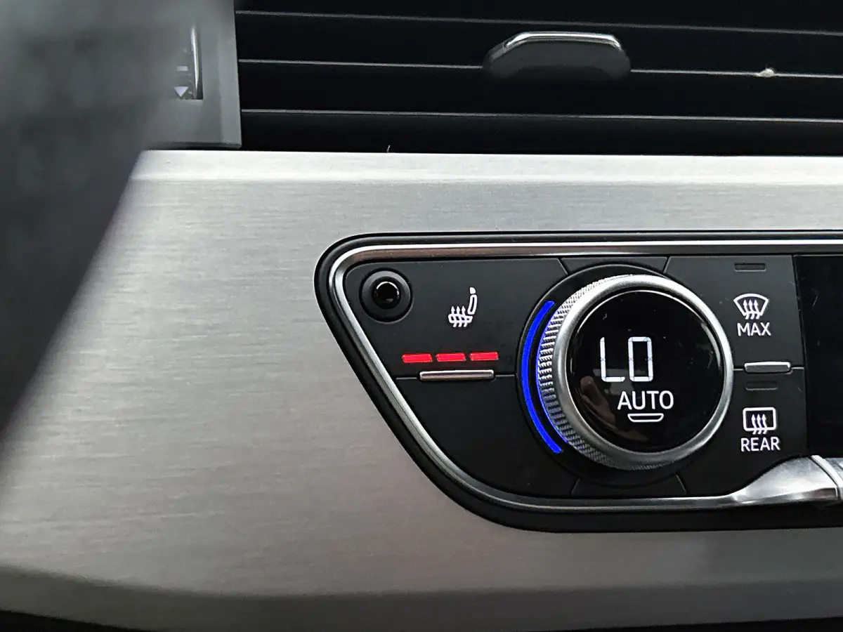 40 TFSI Sport S-line Edition(NL-auto, Goed OnderH, Trekhaak, StoelV, Climate Con, Navi, PDC, Cruise Con, Etc)