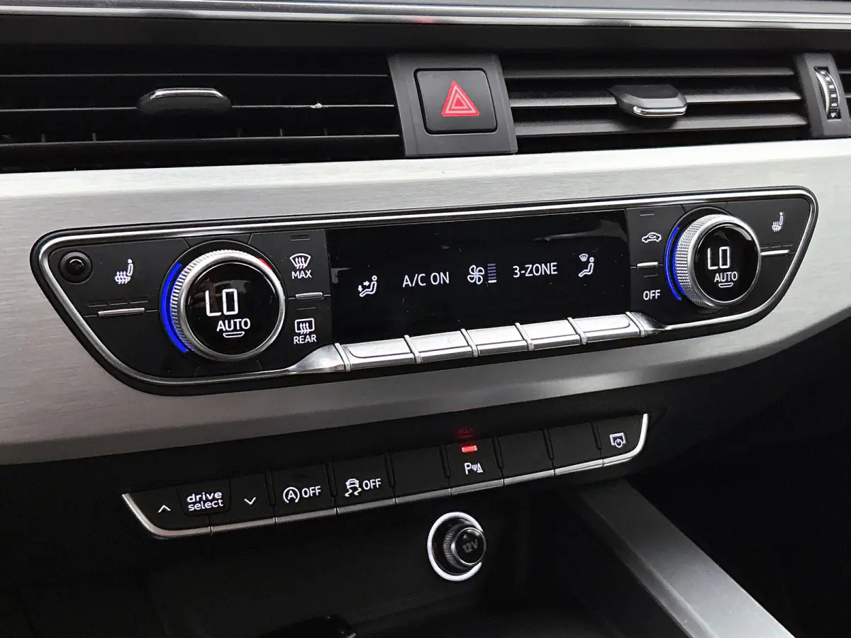 40 TFSI Sport S-line Edition(NL-auto, Goed OnderH, Trekhaak, StoelV, Climate Con, Navi, PDC, Cruise Con, Etc)