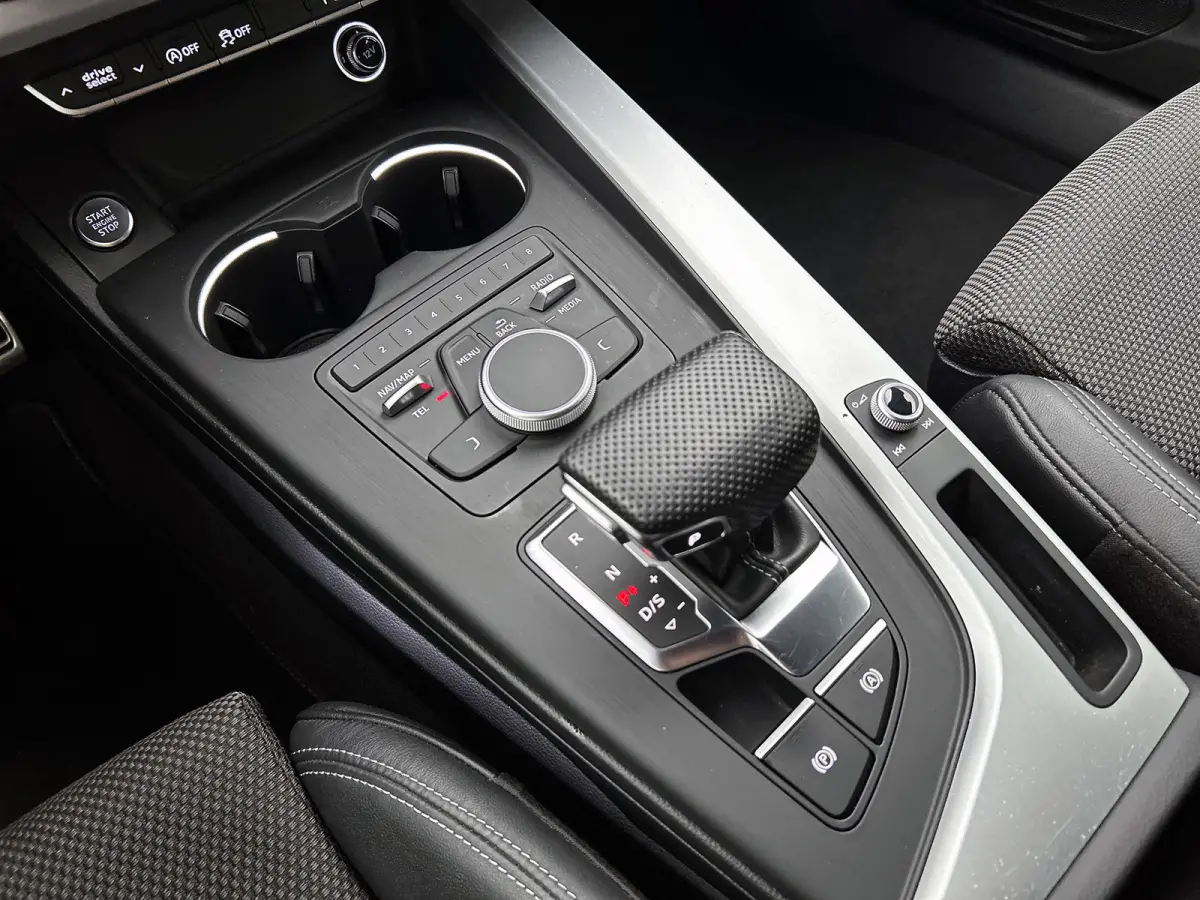 40 TFSI Sport S-line Edition(NL-auto, Goed OnderH, Trekhaak, StoelV, Climate Con, Navi, PDC, Cruise Con, Etc)