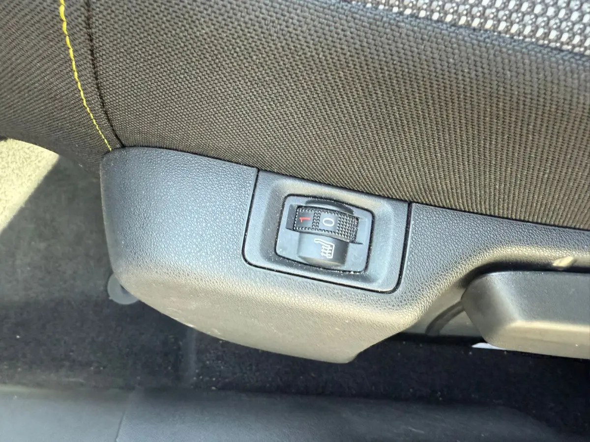 1.2 PureTech Feel, Facelift, Navi, Dealer auto