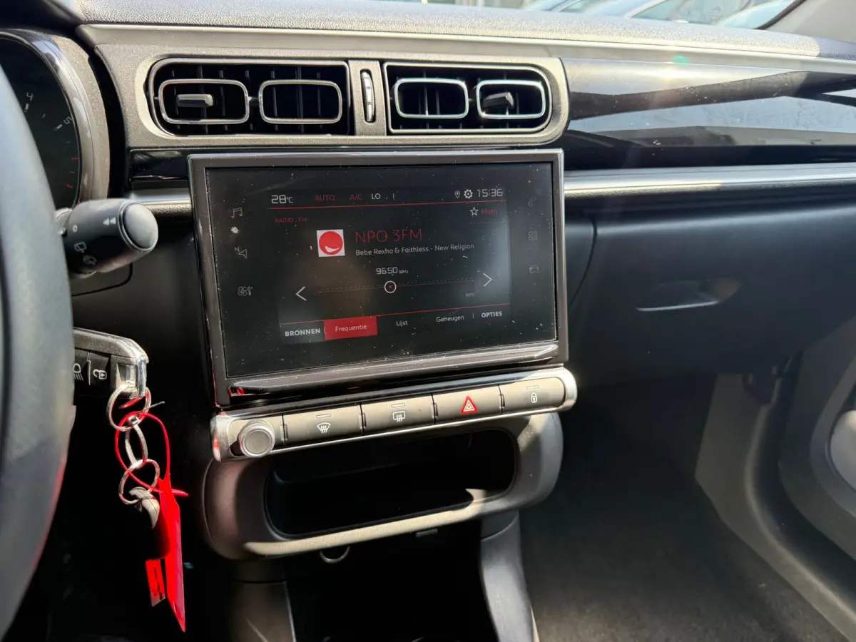 1.2 PureTech Feel, Facelift, Navi, Dealer auto