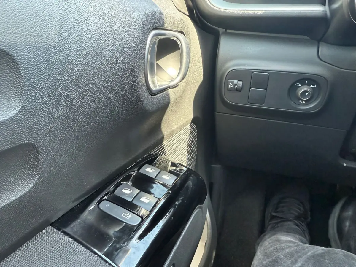 1.2 PureTech Feel, Facelift, Navi, Dealer auto