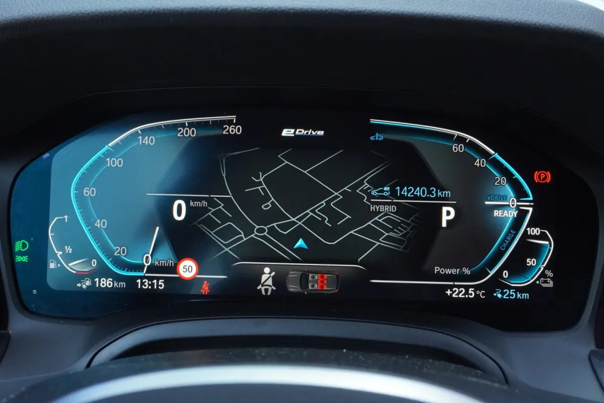 330e xDrive M-Sport M 50 Jahre Edition 292PK+Volleder+Keyless+Breed-Navi+Flippers+SOH95% = ORIG/NL+1EIG !!